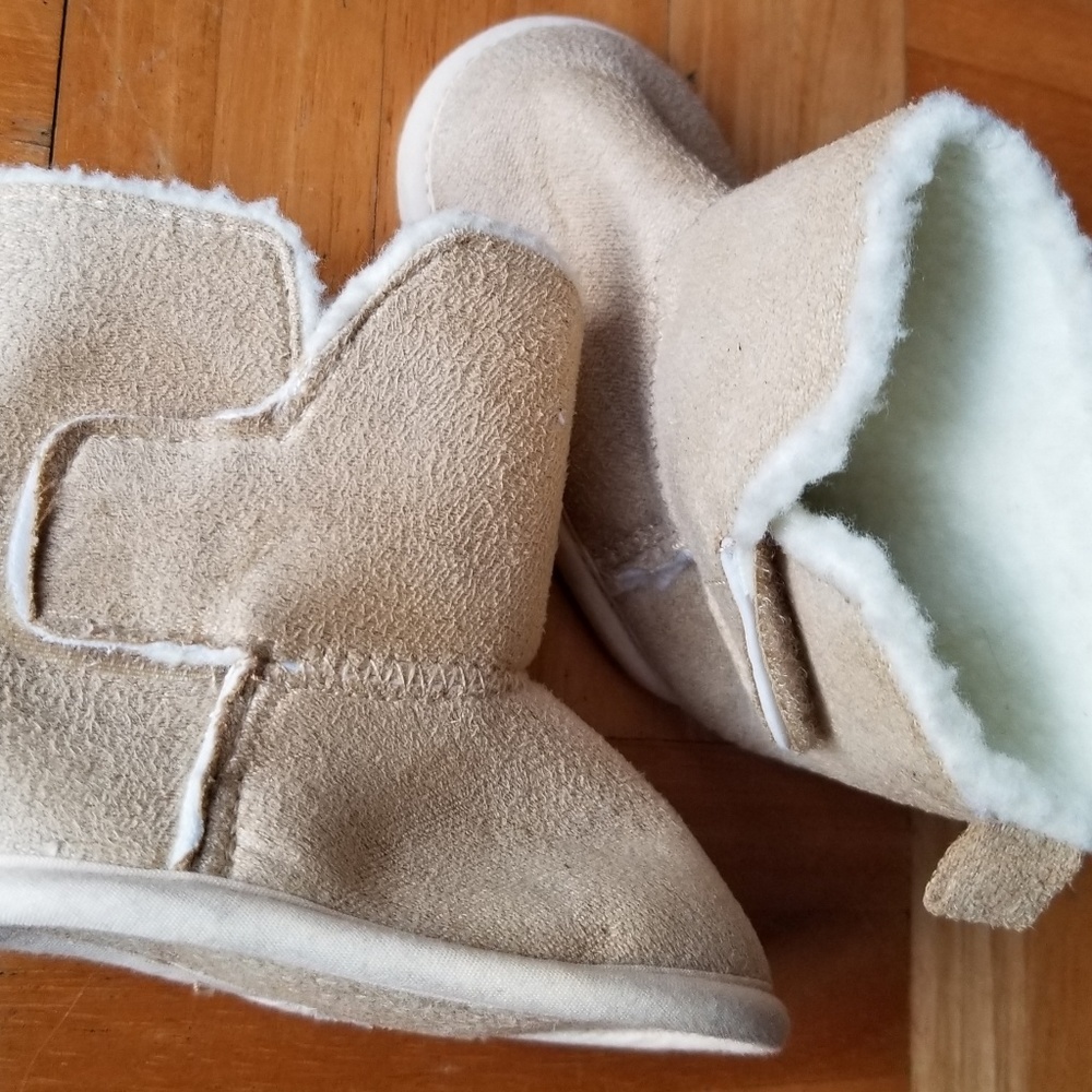 Rising Star Baby ugg style brown velcro Boots